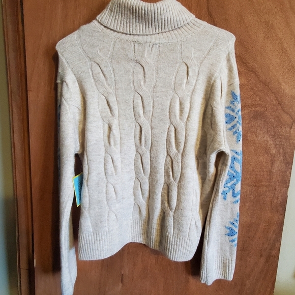 CECE TURTLENECK HEATHERED. LARGE. NWT. SNOWFLAKES - Picture 9 of 9